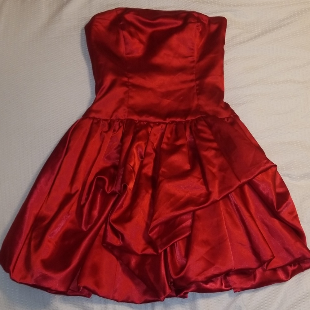 Red coctail homecoming dress